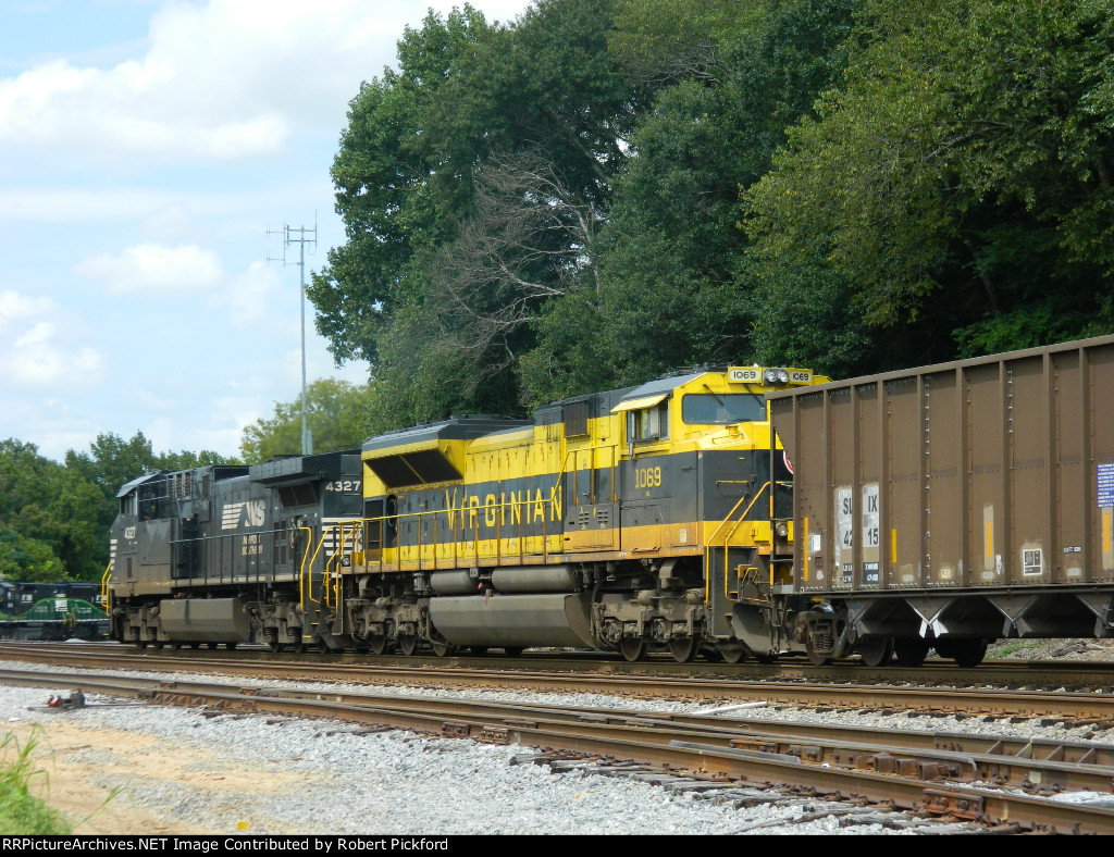 NS 4327 (AC44C6M) NS 1069 (SD70ACe) Virginian Heritage Unit